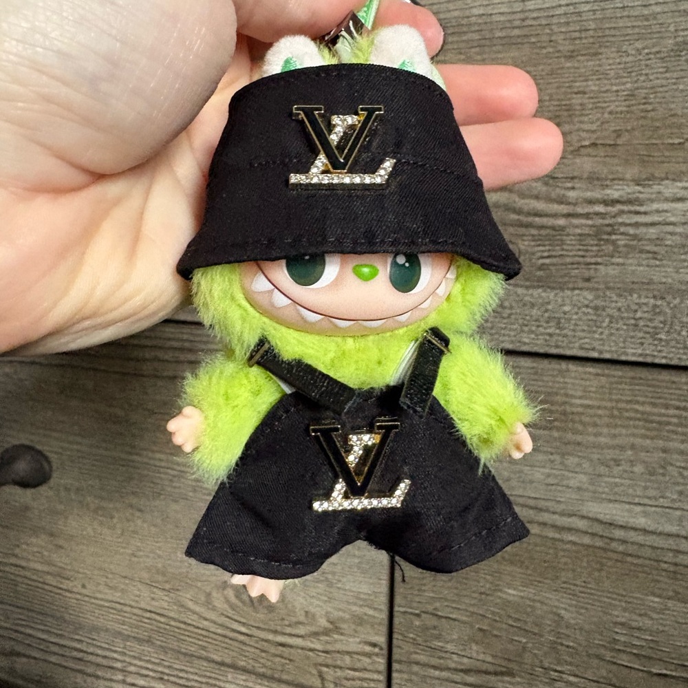 Black overall set for mini Labubu (pin for love size)